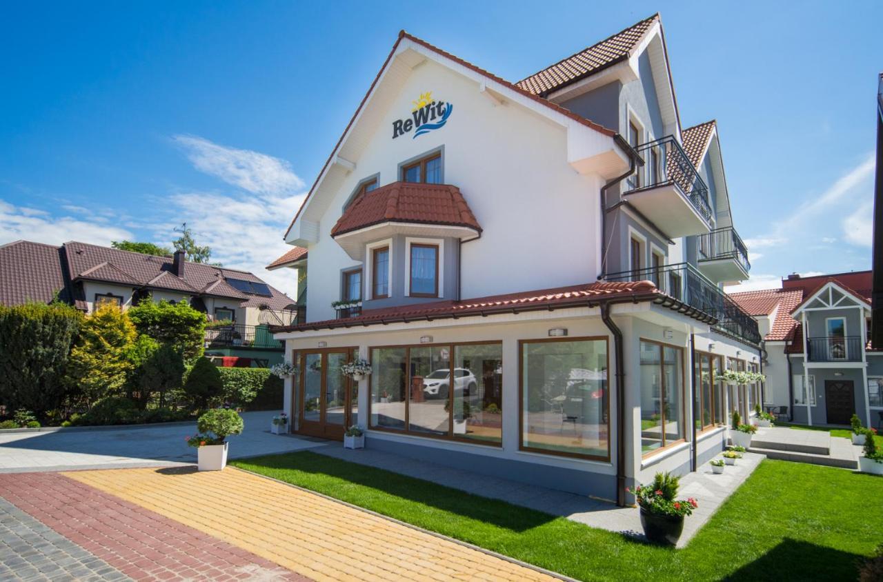 Rewit Dom Goscinny Z Podgrzewanym Basenem Rewal Exteriér fotografie