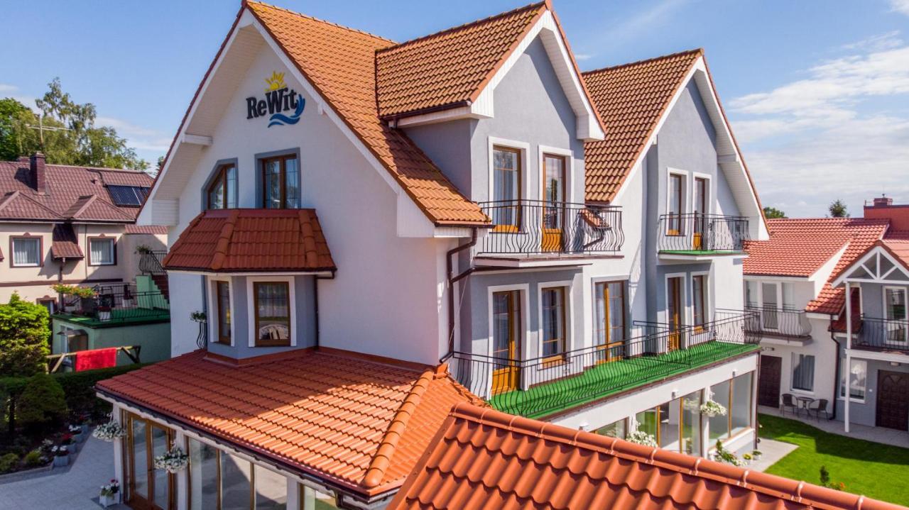 Rewit Dom Goscinny Z Podgrzewanym Basenem Rewal Exteriér fotografie