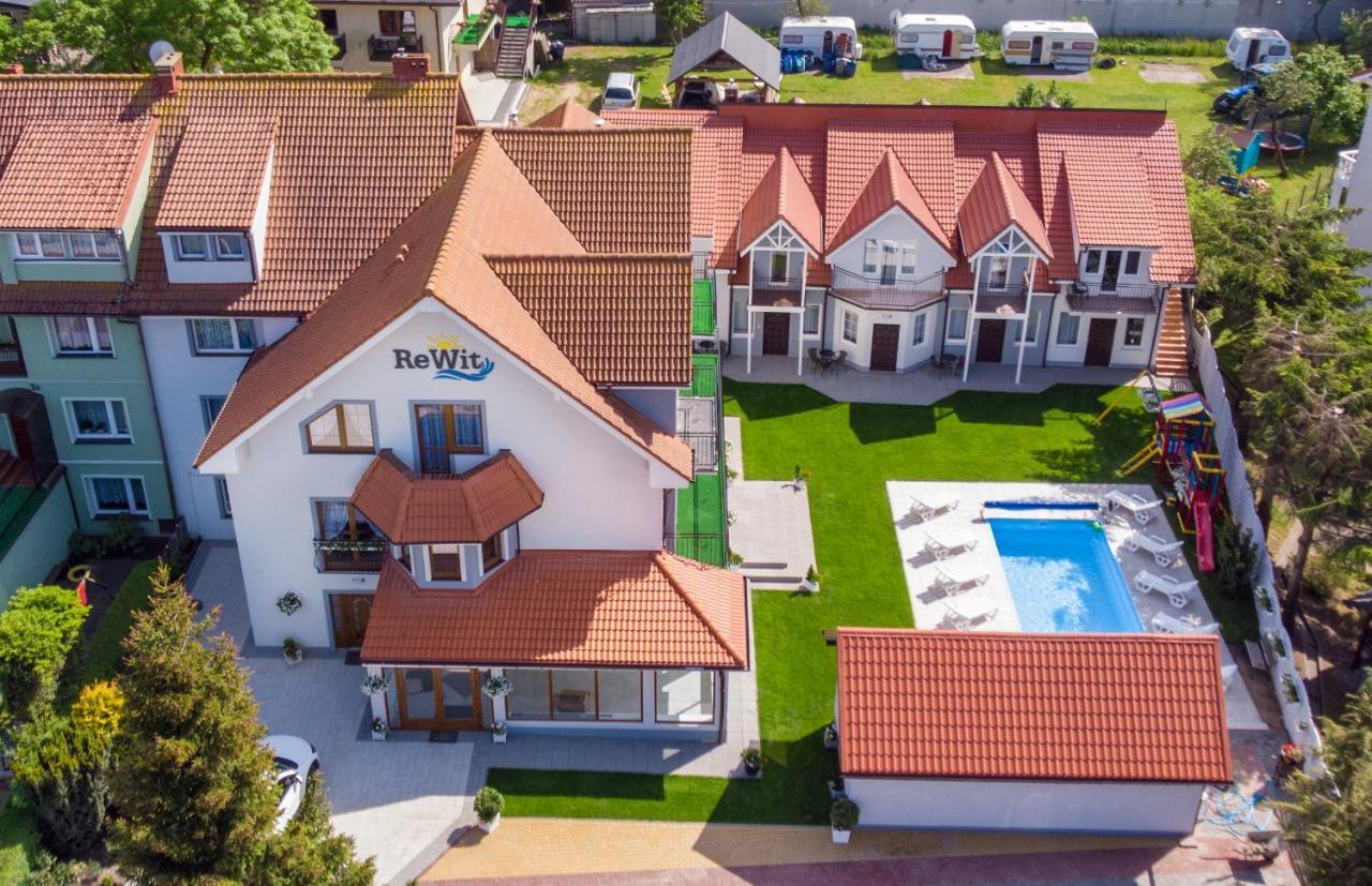Rewit Dom Goscinny Z Podgrzewanym Basenem Rewal Exteriér fotografie