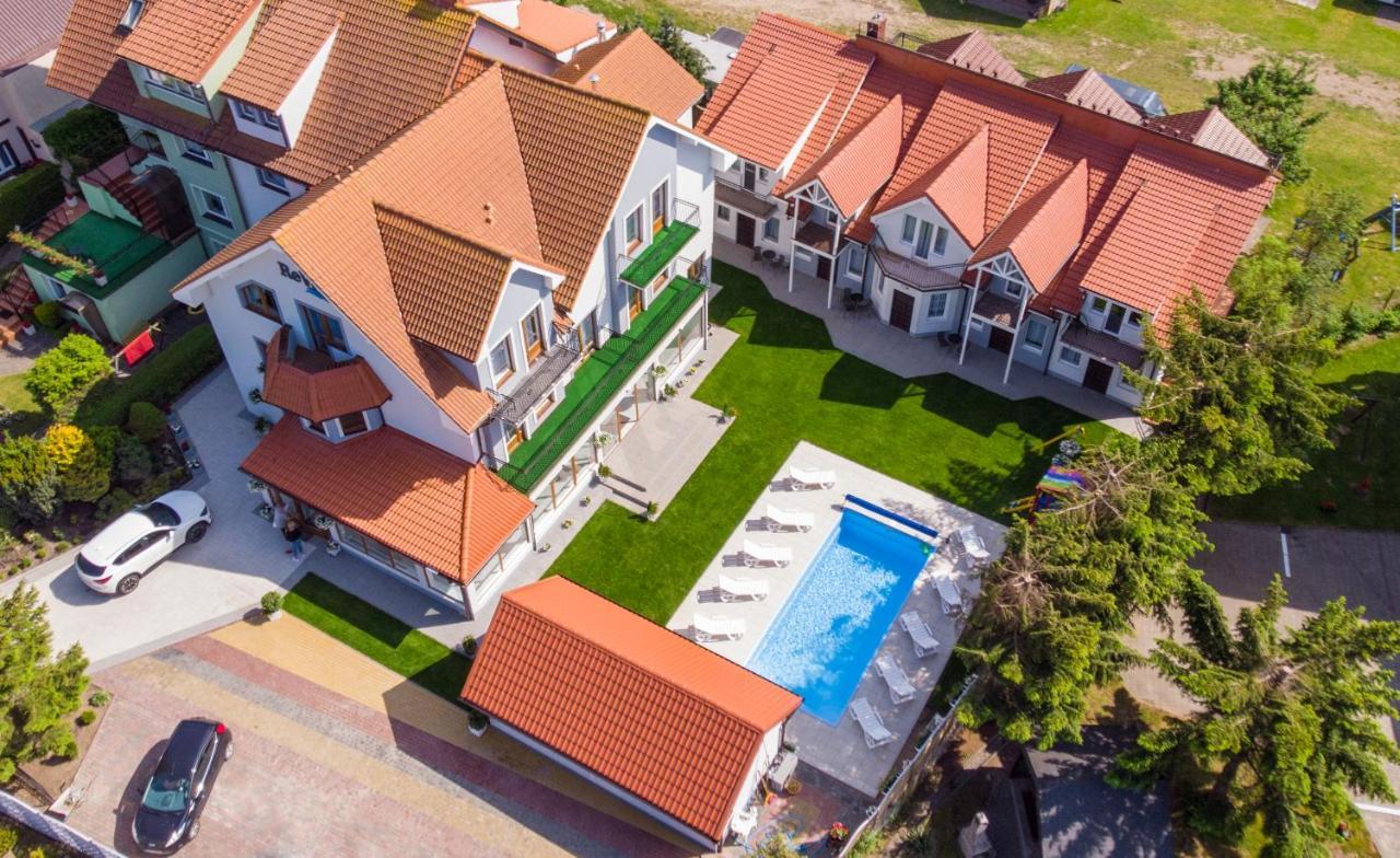 Rewit Dom Goscinny Z Podgrzewanym Basenem Rewal Exteriér fotografie